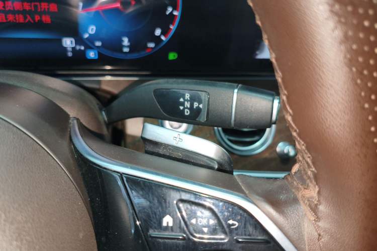 Used Mercedes-Benz E-Class 2023 Updated E 300 L Fashion Edition Gear Lever
