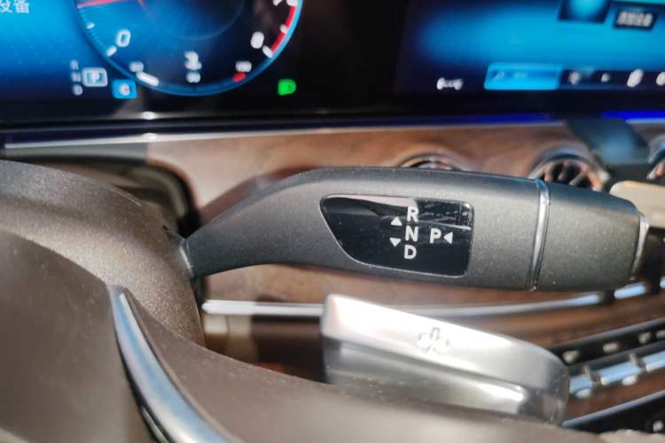 Used Mercedes-Benz E-Class 2023 Updated E 300 L Fashion Edition Gear Lever