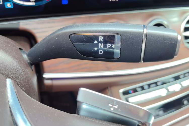 Used Mercedes-Benz E-Class 2023 Updated E 300 L Fashion Edition Gear Lever
