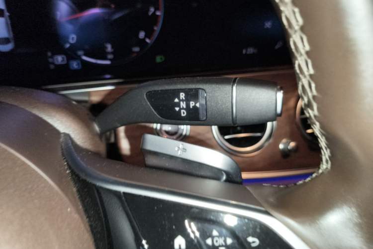 Used Mercedes-Benz E-Class 2023 Updated E 300 L Fashion Edition Gear Lever