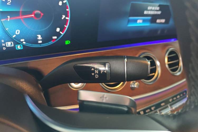 Used Mercedes-Benz E-Class 2023 Updated E 300 L Luxury Edition Gear Lever