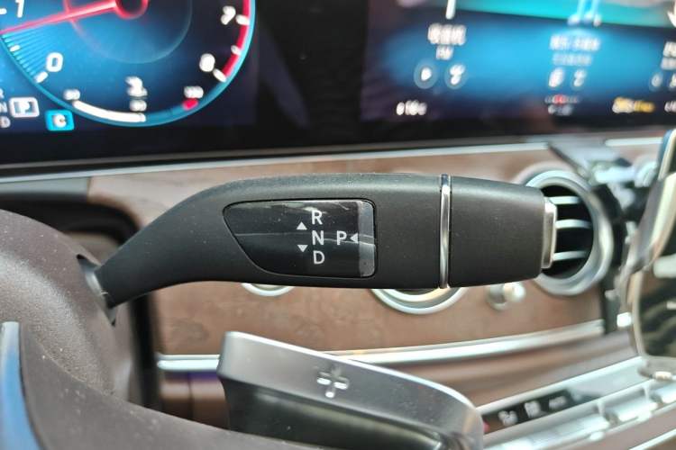 Used Mercedes-Benz E-Class 2023 Updated E 300 L Luxury Edition Gear Lever