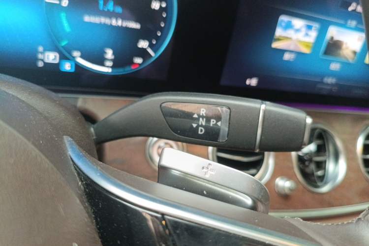 Used Mercedes-Benz E-Class 2023 Updated E 300 L Luxury Edition Gear Lever