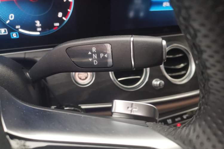 Used Mercedes-Benz E-Class 2023 Restyled E 300 L Sport Luxury Edition Gear Lever