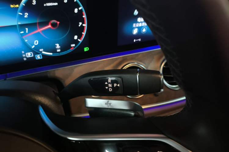 Used Mercedes-Benz E-Class 2023 Updated E 300 L Luxury Edition Gear Lever