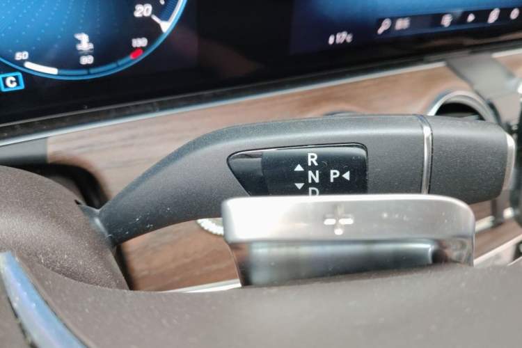 Used Mercedes-Benz E-Class 2023 Updated E 300 L Luxury Edition Gear Lever