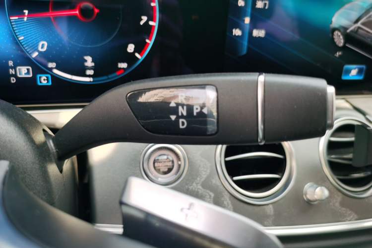 Used Mercedes-Benz E-Class 2023 Updated E 300 L Luxury Edition Gear Lever