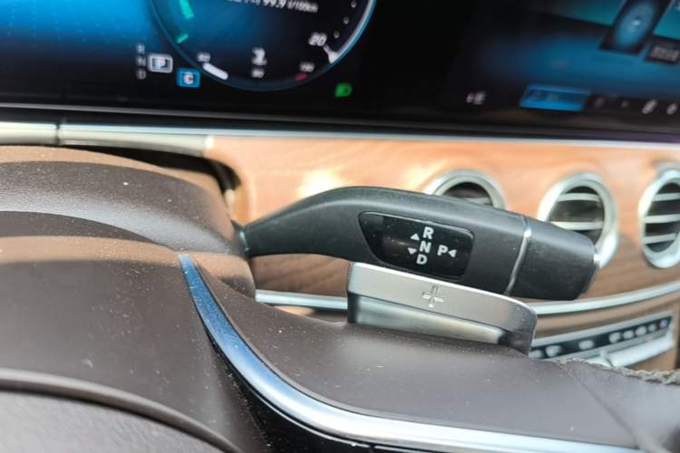 Used Mercedes-Benz E-Class 2023 Updated E 300 L Fashion Edition Gear Lever