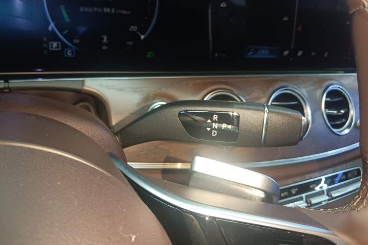 Used Mercedes-Benz E-Class 2023 Updated E 300 L Fashion Edition Gear Lever