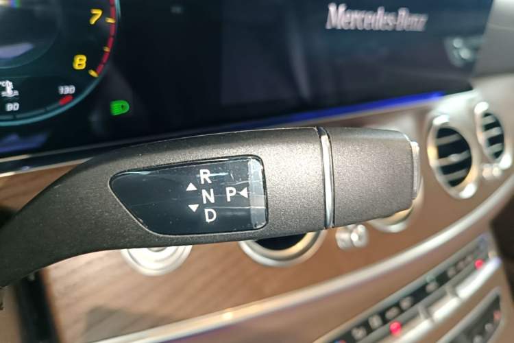 Used Mercedes-Benz E-Class 2023 Updated E 300 L Fashion Edition Gear Lever