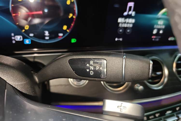 Used Mercedes-Benz E-Class 2023 E 300 L Sport Luxury Edition Gear Lever