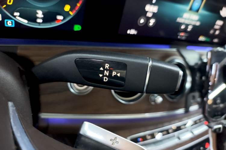 Used Mercedes-Benz E-Class 2023 Updated E 300 L Fashion Edition Gear Lever