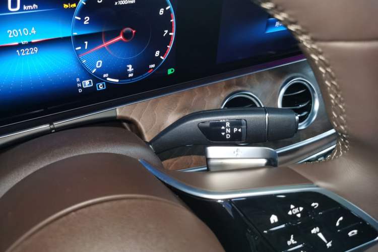 Used Mercedes-Benz E-Class 2023 Updated E 300 L Luxury Edition Gear Lever