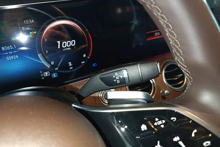 Used Mercedes-Benz E-Class 2023 Updated E 300 L Fashion Edition Gear Lever