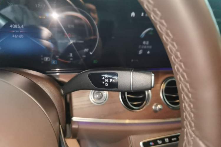 Used Mercedes-Benz E-Class 2023 Updated E 300 L Luxury Edition Gear Lever