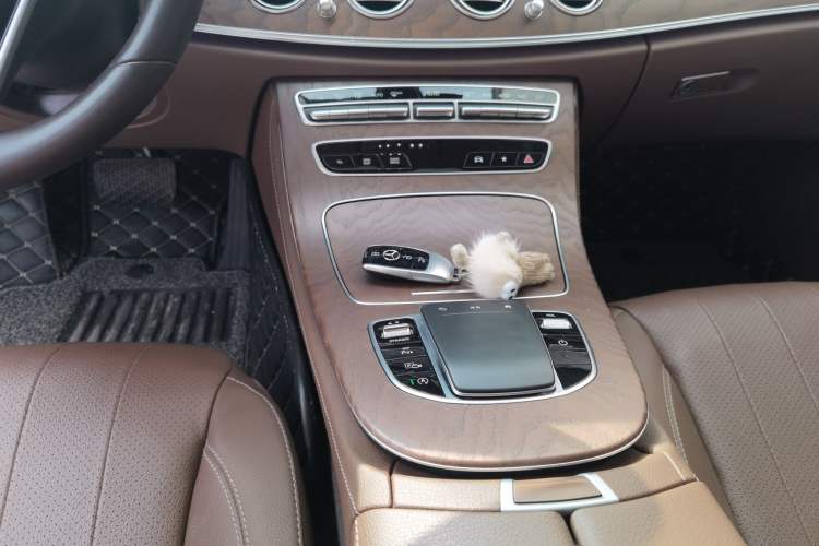 Used Mercedes-Benz E-Class 2023 Updated E 300 L Fashion Edition Gear Lever