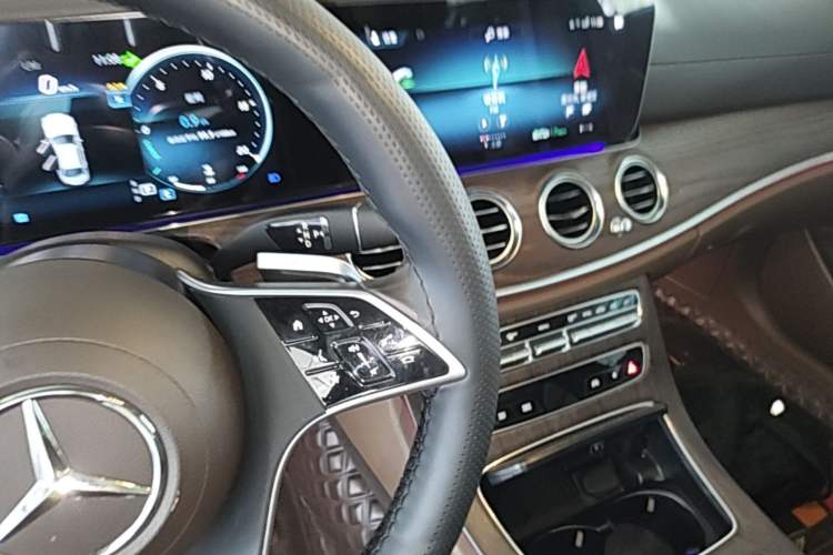 Used Mercedes-Benz E-Class 2023 Updated E 300 L Fashion Edition Gear Lever