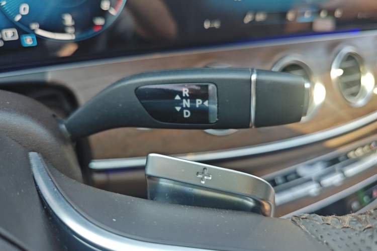 Used Mercedes-Benz E-Class 2023 Updated E 300 L Fashion Edition Gear Lever