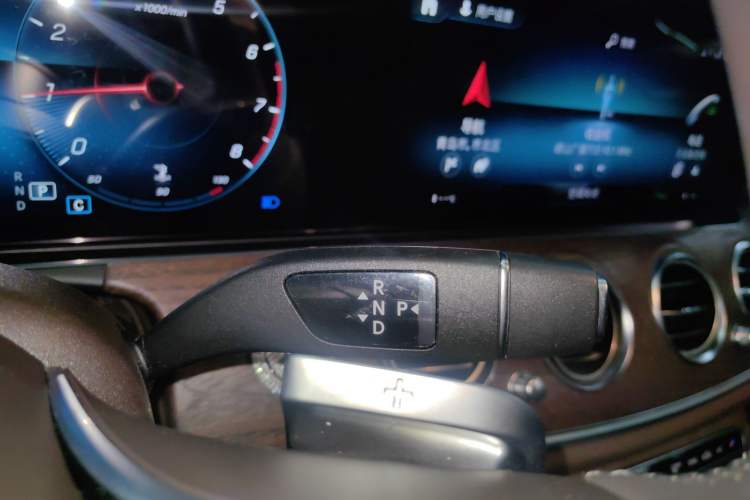 Used Mercedes-Benz E-Class 2023 Updated E 300 L Fashion Edition Gear Lever