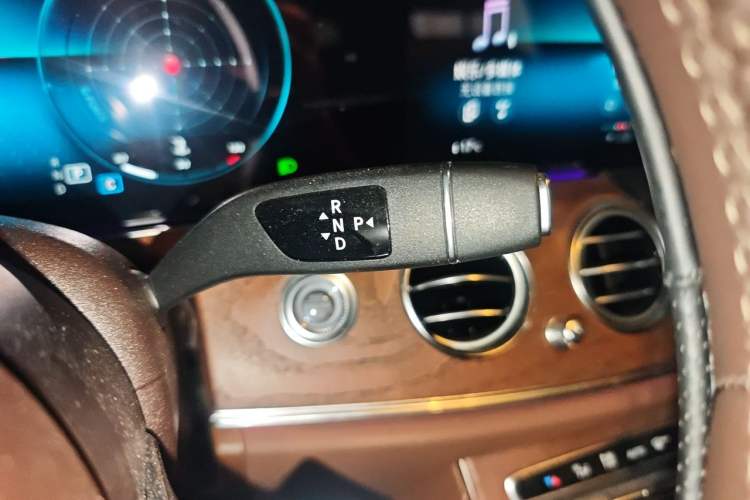 Used Mercedes-Benz E-Class 2023 Updated E 300 L Fashion Edition Gear Lever
