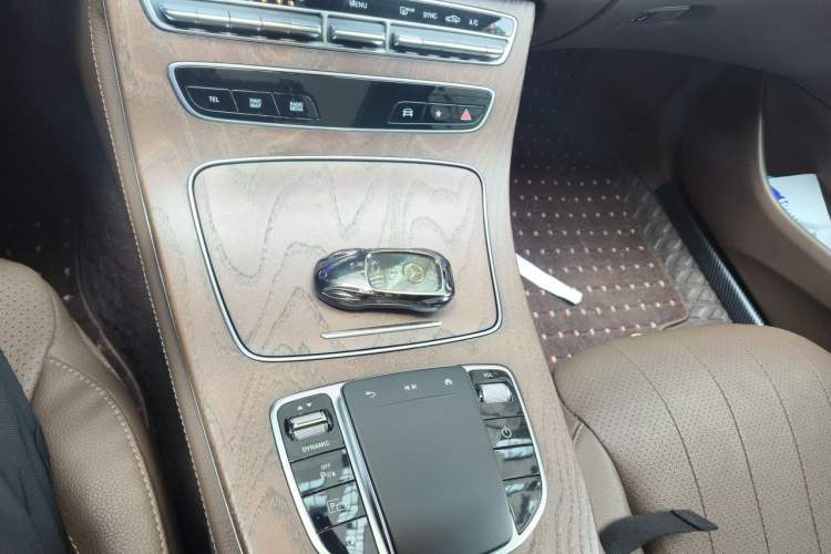 Used Mercedes-Benz E-Class 2023 Updated E 300 L Fashion Edition Gear Lever