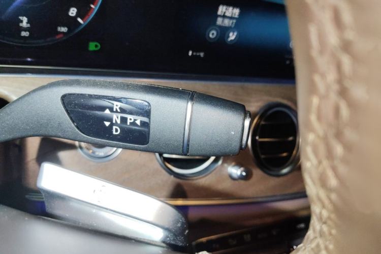 Used Mercedes-Benz E-Class 2023 Updated E 300 L Luxury Edition Gear Lever