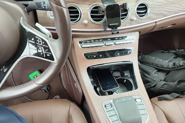 Used Mercedes-Benz E-Class 2023 Updated E 300 L Luxury Edition Gear Lever
