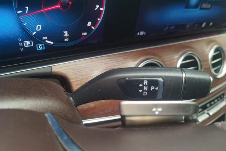 Used Mercedes-Benz E-Class 2023 Restyled E 300 L Sporty and Stylish Edition Gear Lever