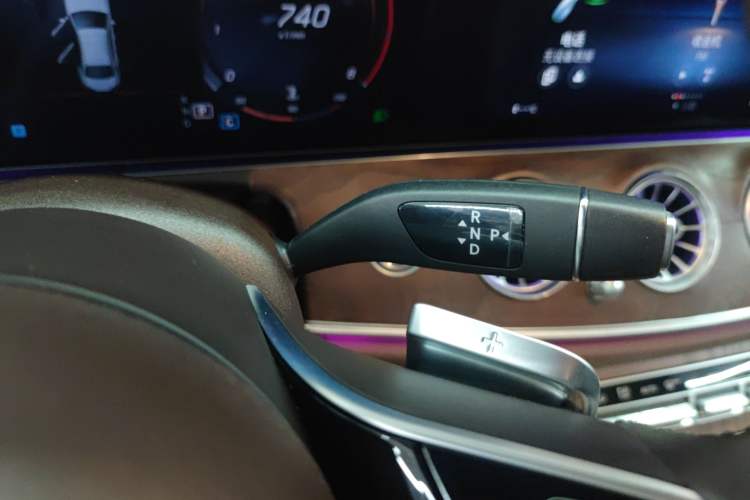 Used Mercedes-Benz E-Class 2023 Updated E 300 L Luxury Edition Gear Lever