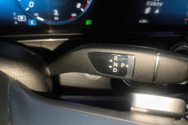 Used Mercedes-Benz E-Class 2023 E 300 L Sport Luxury Edition Gear Lever