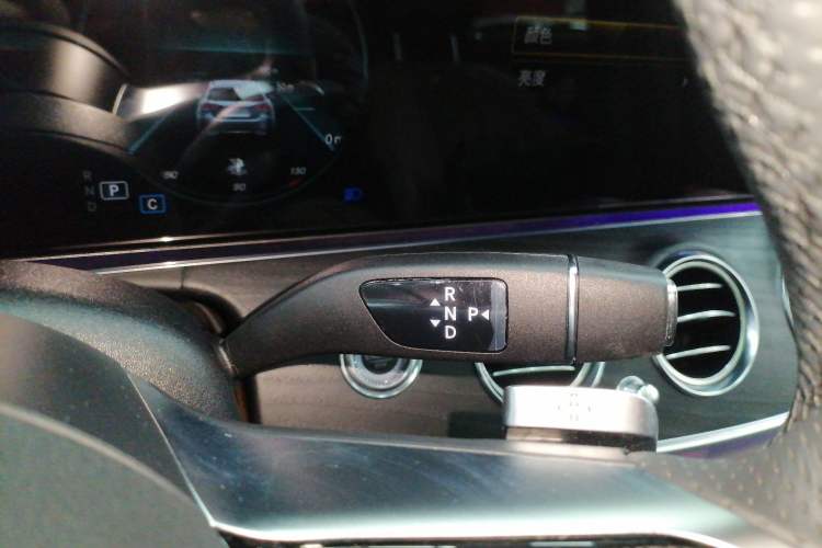 Used Mercedes-Benz E-Class 2023 Restyled E 300 L Sport Luxury Edition Gear Lever