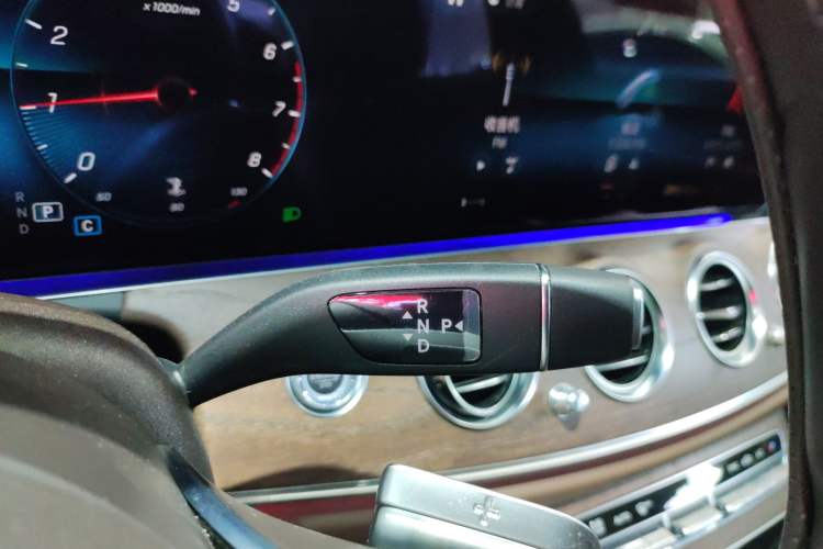 Used Mercedes-Benz E-Class 2023 Updated E 300 L Fashion Edition Gear Lever