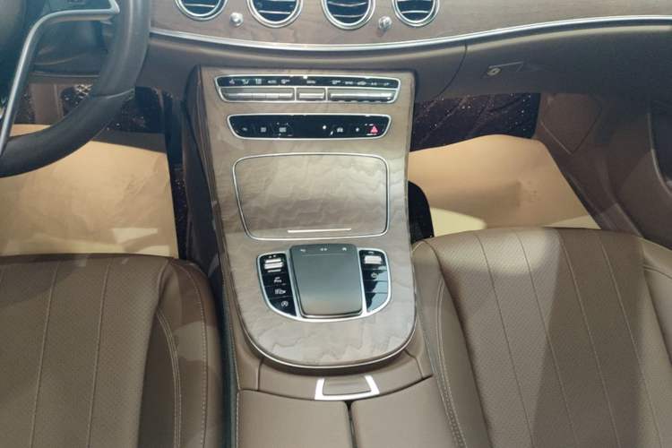 Used Mercedes-Benz E-Class 2023 Updated E 300 L Fashion Edition Gear Lever