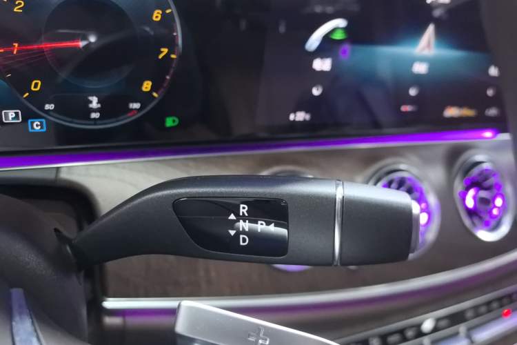Used Mercedes-Benz E-Class 2023 Updated E 300 L Luxury Edition Gear Lever