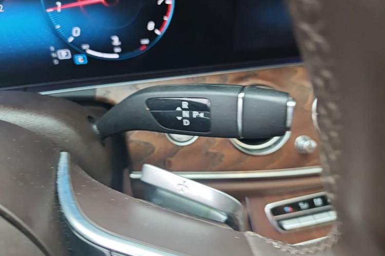Used Mercedes-Benz E-Class 2023 Updated E 300 L Fashion Edition Gear Lever