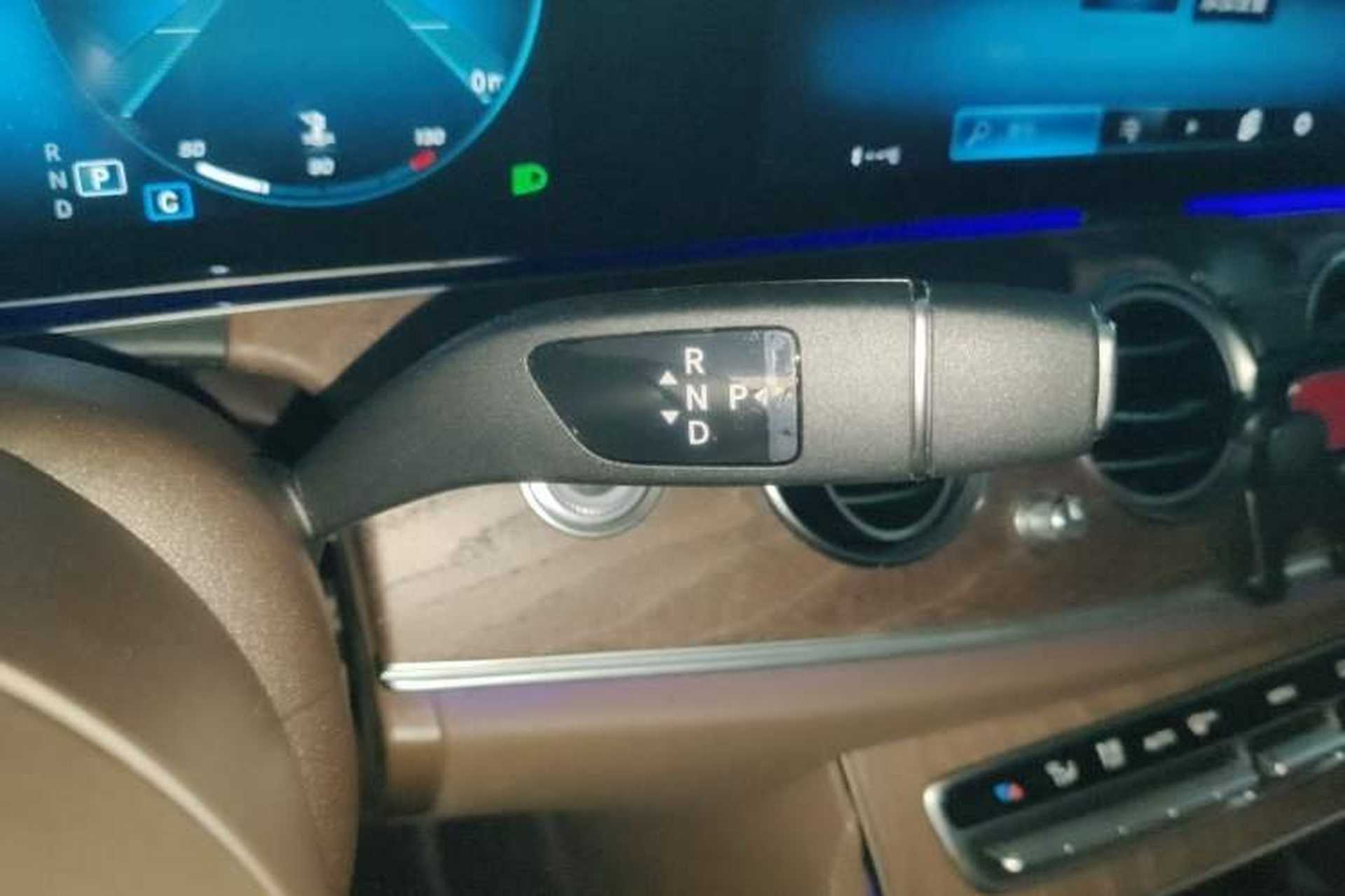 Used Mercedes-Benz E-Class 2023 Updated E 300 L Luxury Edition Gear Lever
