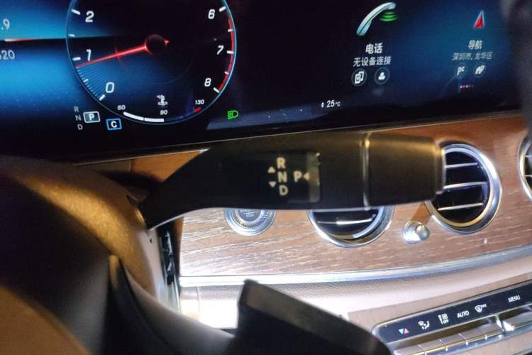 Used Mercedes-Benz E-Class 2023 Updated E 300 L Luxury Edition Gear Lever