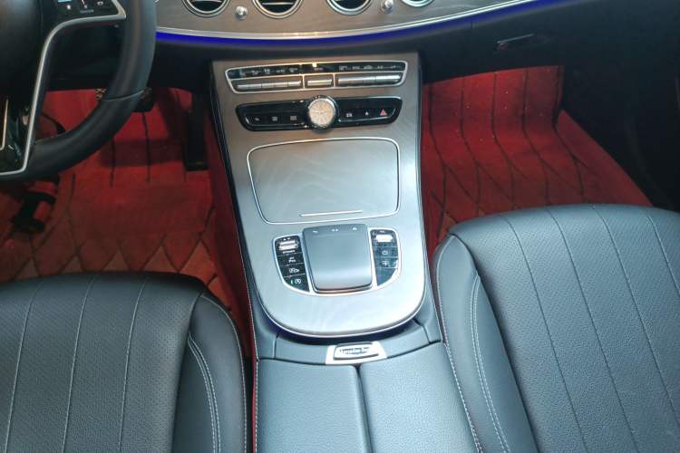 Used Mercedes-Benz E-Class 2023 Updated E 300 L Luxury Edition Gear Lever