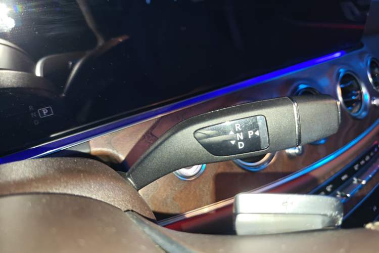 Used Mercedes-Benz E-Class 2023 Updated E 300 L Fashion Edition Gear Lever