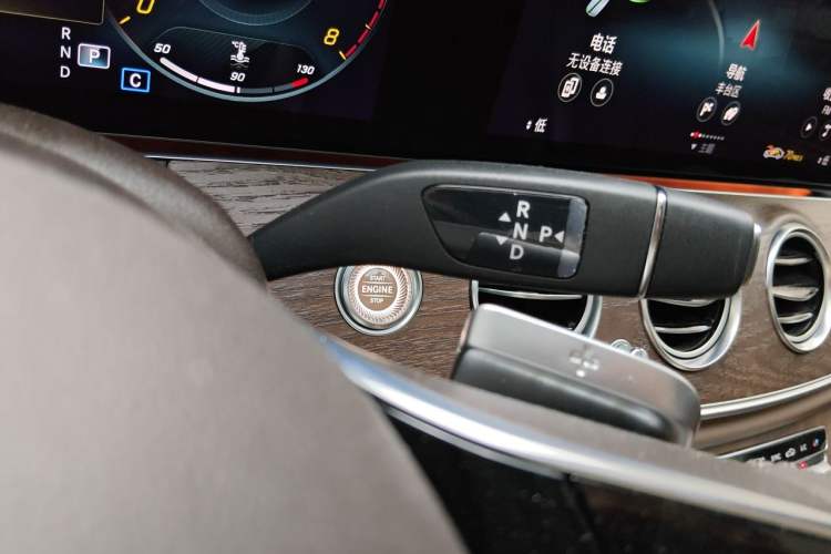 Used Mercedes-Benz E-Class 2023 Updated E 300 L Luxury Edition Gear Lever