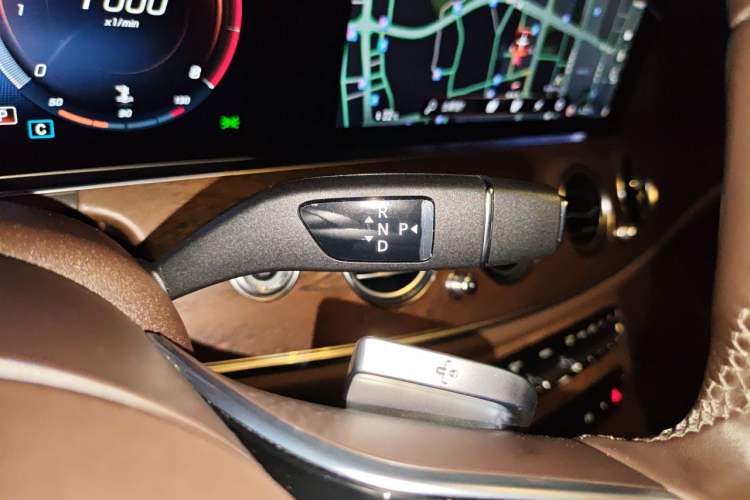 Used Mercedes-Benz E-Class 2023 Updated E 300 L Fashion Edition Gear Lever