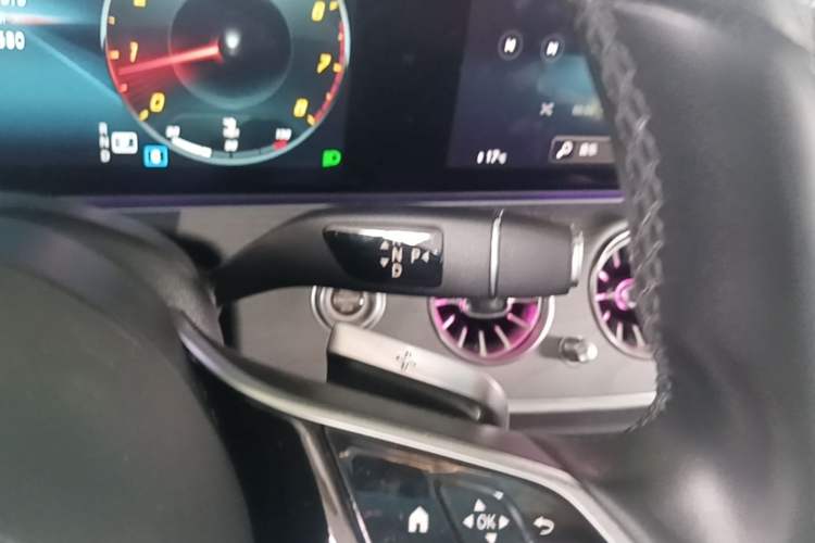Used Mercedes-Benz E-Class 2023 Updated E 300 L Fashion Edition Gear Lever