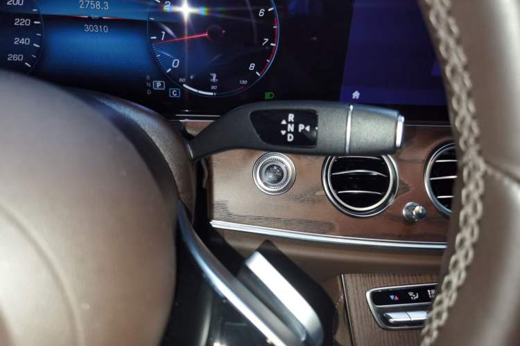 Used Mercedes-Benz E-Class 2023 Restyled E 300 L Sporty and Stylish Edition Gear Lever