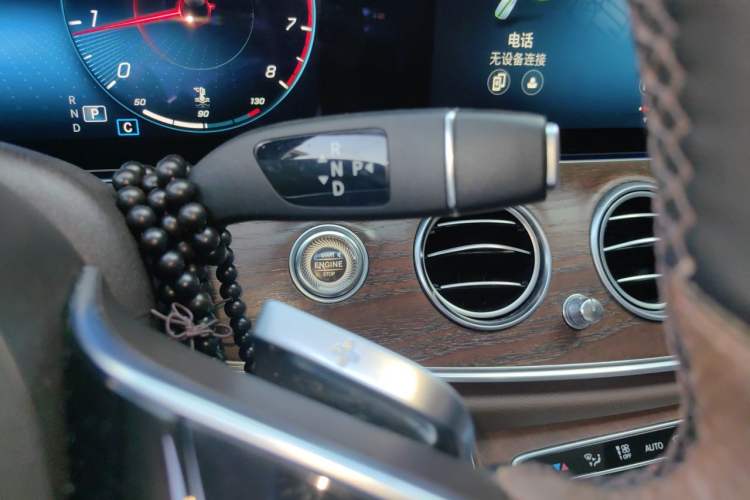 Used Mercedes-Benz E-Class 2023 Updated E 300 L Luxury Edition Gear Lever