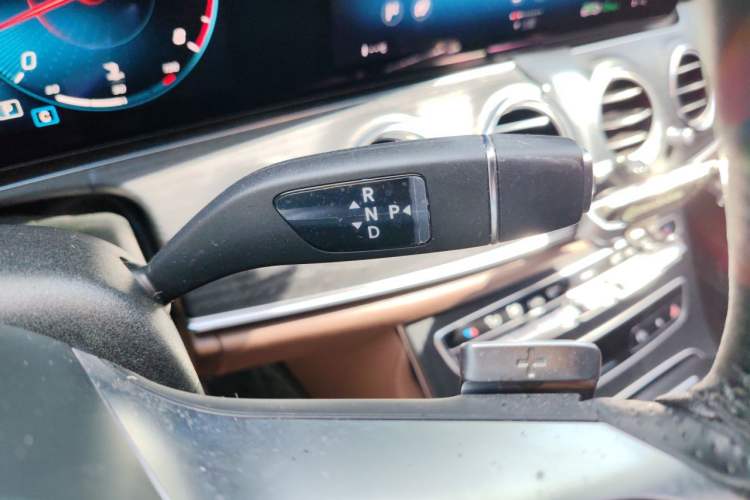 Used Mercedes-Benz E-Class 2023 Restyled E 300 L Sporty and Stylish Edition Gear Lever