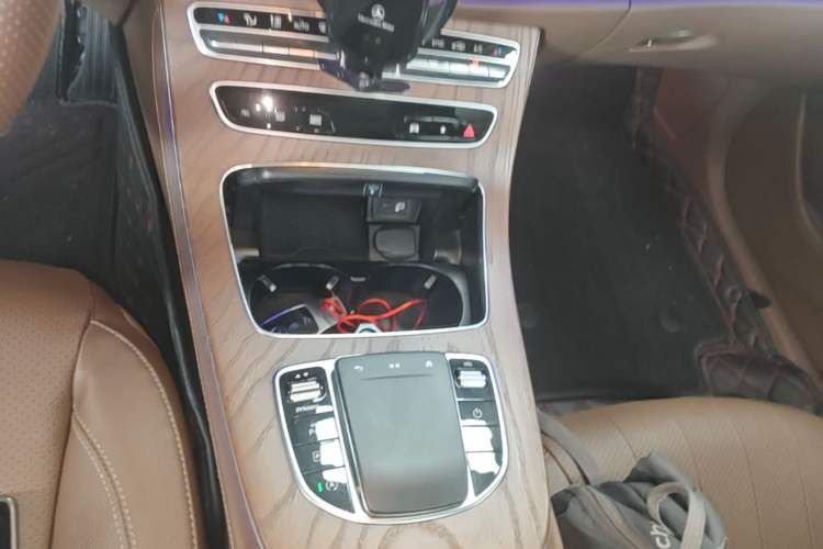 Used Mercedes-Benz E-Class 2023 Updated E 300 L Luxury Edition Gear Lever