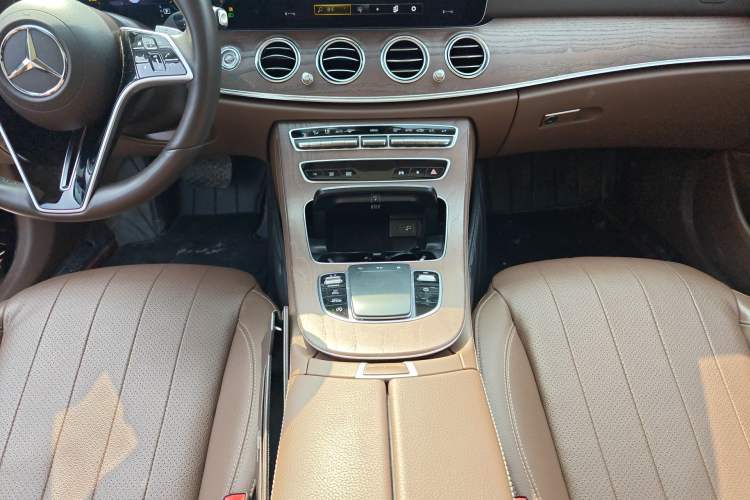 Used Mercedes-Benz E-Class 2023 Updated E 300 L Fashion Edition Gear Lever