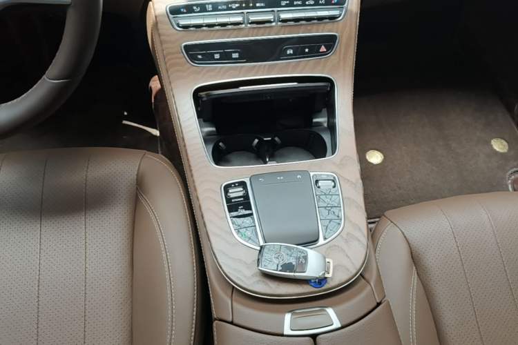 Used Mercedes-Benz E-Class 2023 Updated E 300 L Fashion Edition Gear Lever
