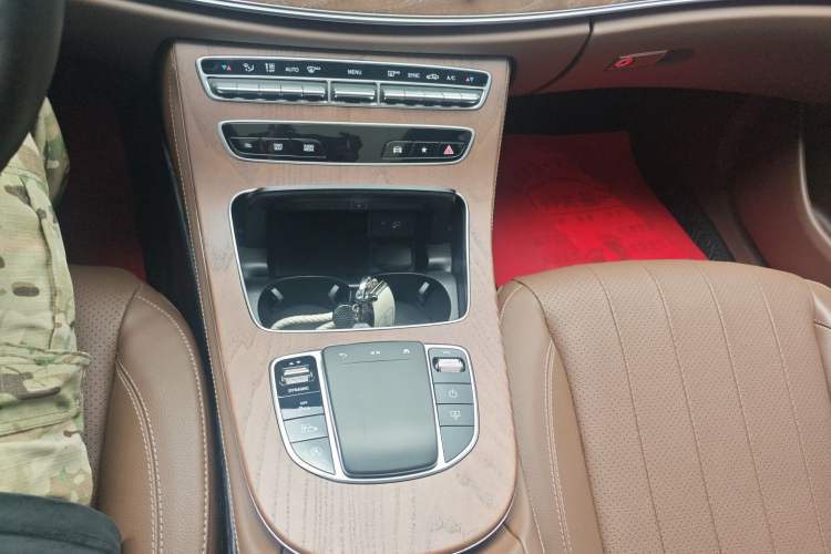 Used Mercedes-Benz E-Class 2023 Updated E 300 L Luxury Edition Gear Lever