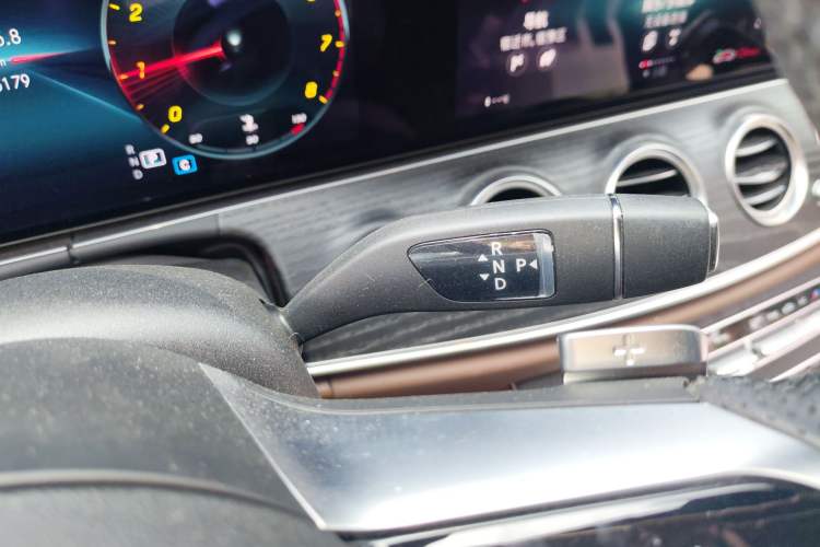 Used Mercedes-Benz E-Class 2023 Restyled E 300 L Sport Luxury Edition Gear Lever